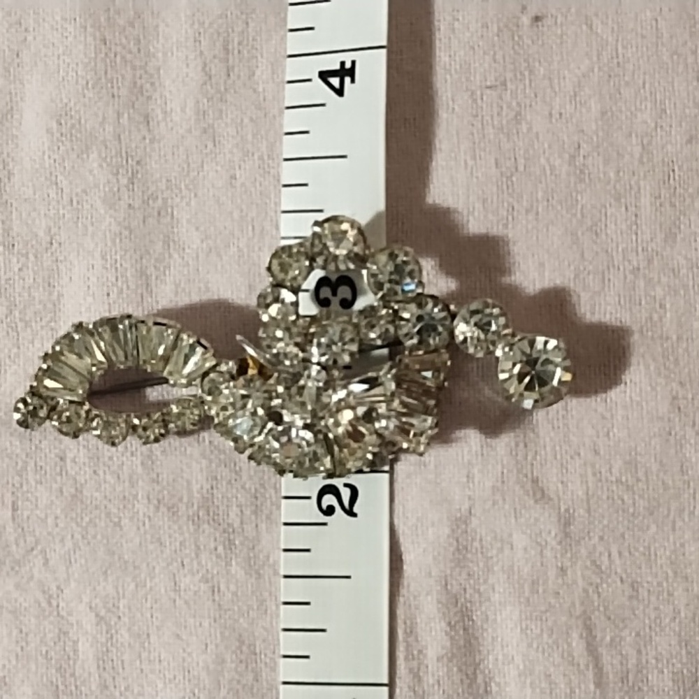 🎈5/$15 Bundle🎈Vintage 1950's D&E Juliana Designs Rhinestone Treble Clef Brooch - Picture 4 of 4
